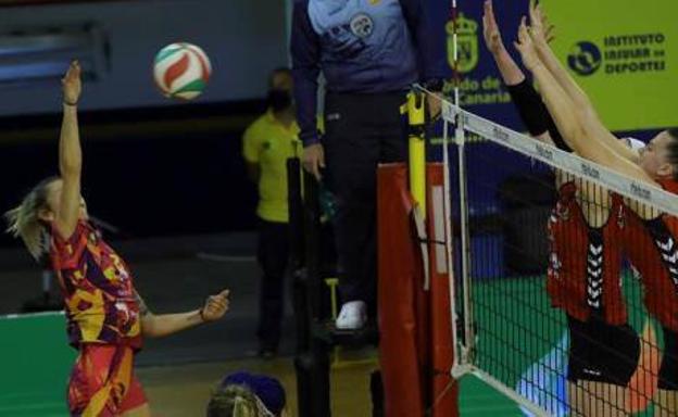 El CV CCO 7 Palmas se impone al Alcobendas en el primer choque de la final por el título