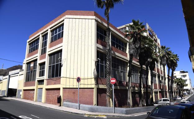 La Isleta reclama el edificio Racsa como museo de Pepe Dámaso y la OTP, para el carnaval