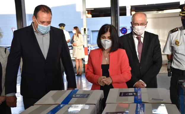 Canarias recibe 43.000 viales de la vacuna Pfizer