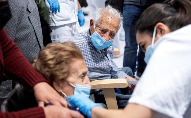 Simón confirma la cuarta ola tras la Semana Santa