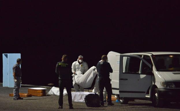 Once de los inmigrantes llegados a El Hierro siguen ingresados