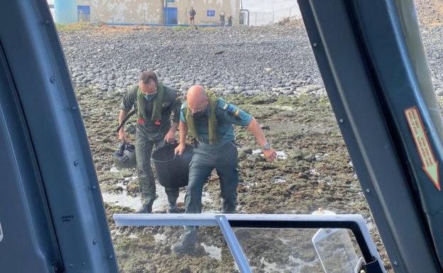 Sorprenden a un pescador furtivo con más de 5 kilos de lapas en Corralejo