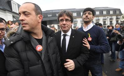 La Fiscalía pide cárcel a los mossos que escoltaban a Puigdemont tras su detención