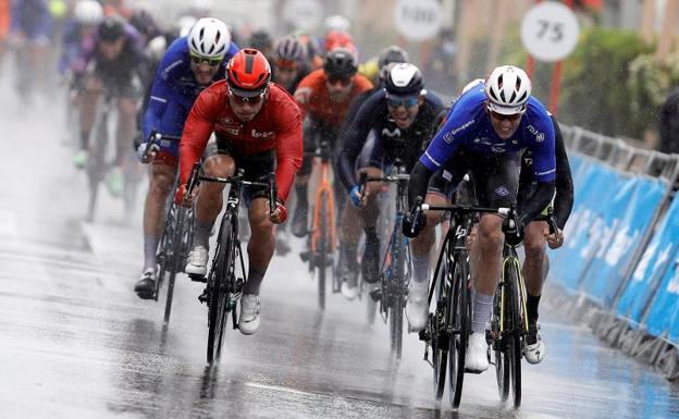 Démare gana la segunda etapa de la Vuelta a Valencia