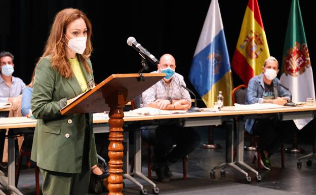 AMF hace tambalear al Cabildo al solicitar el acta de consejera a Sandra Domínguez y la retirada de sus competencias