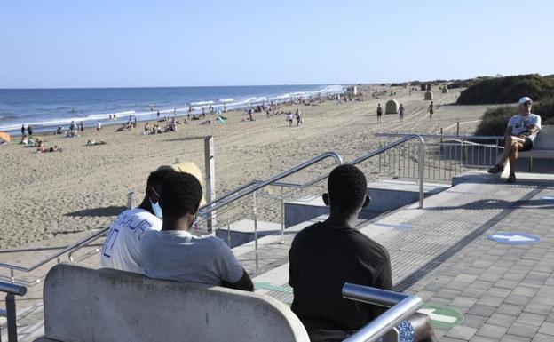 Continúa el bloqueo de inmigrantes en los aeropuertos pese a la sentencia