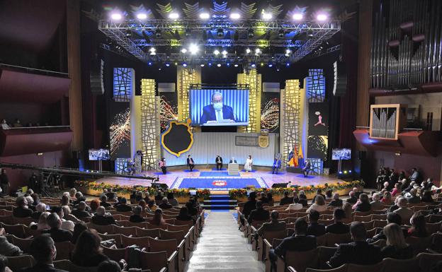 Saavedra resume el acto de honores en dos palabras: agradecimiento y amor