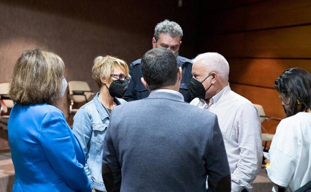 Mañez anuncia 30 millones en ayudas para los trabajadores en ERTE