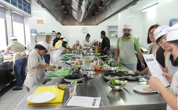 Las contrataciones de personas con discapacidad han caído este año en las islas un 45,9%