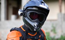 Pegatinas o cámara en el casco, las multas en moto más desconocidas
