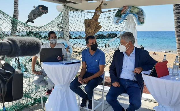 Tías invertirá un millón de euros en la estrategia contra el plástico en el mar