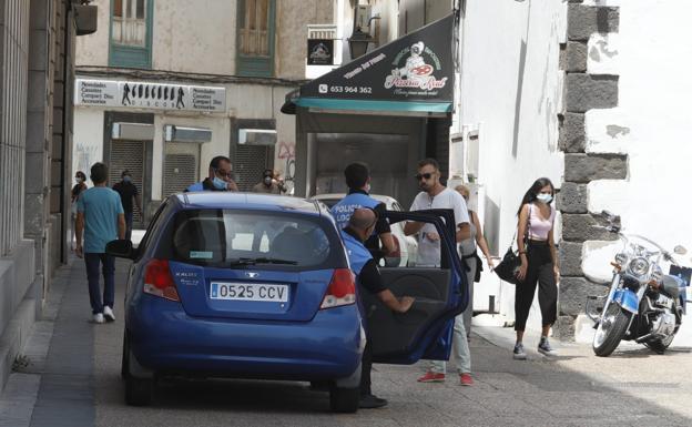 Los nuevos coches policiales de Arrecife se retrasan un mes