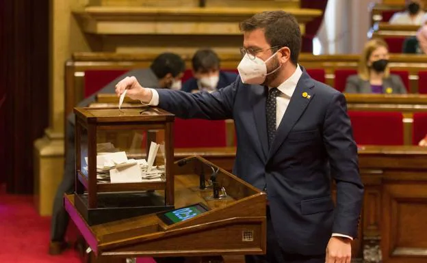 Pere Aragonès, vota en el Parlament./EFE