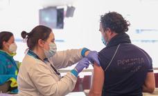 La Generalitat vacunará desde el lunes a policías nacionales y guardias civiles