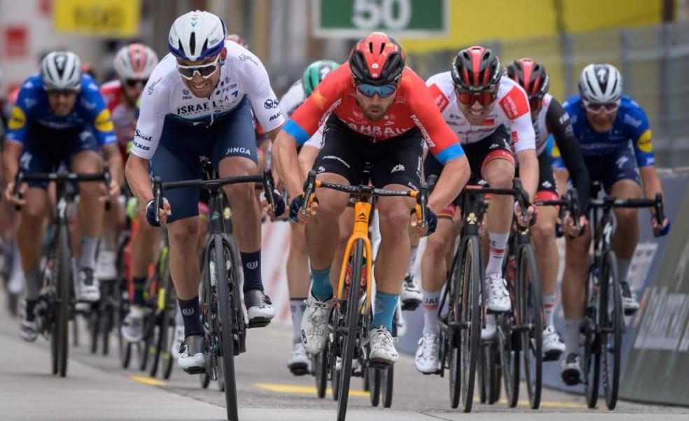 Colbrelli se lleva la segunda etapa de la Vuelta a Romandía