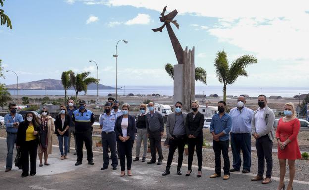 'Del cielo al mar', tributo a los «ángeles» del SAR