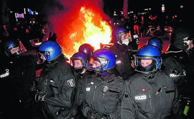 Otro fin de semana de disturbios deja 93 policías heridos en Alemania