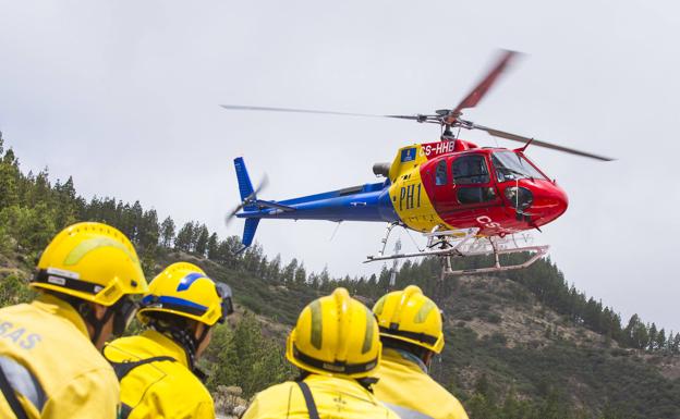 Empate centesimal entre dos ofertas de helicópteros contra el fuego