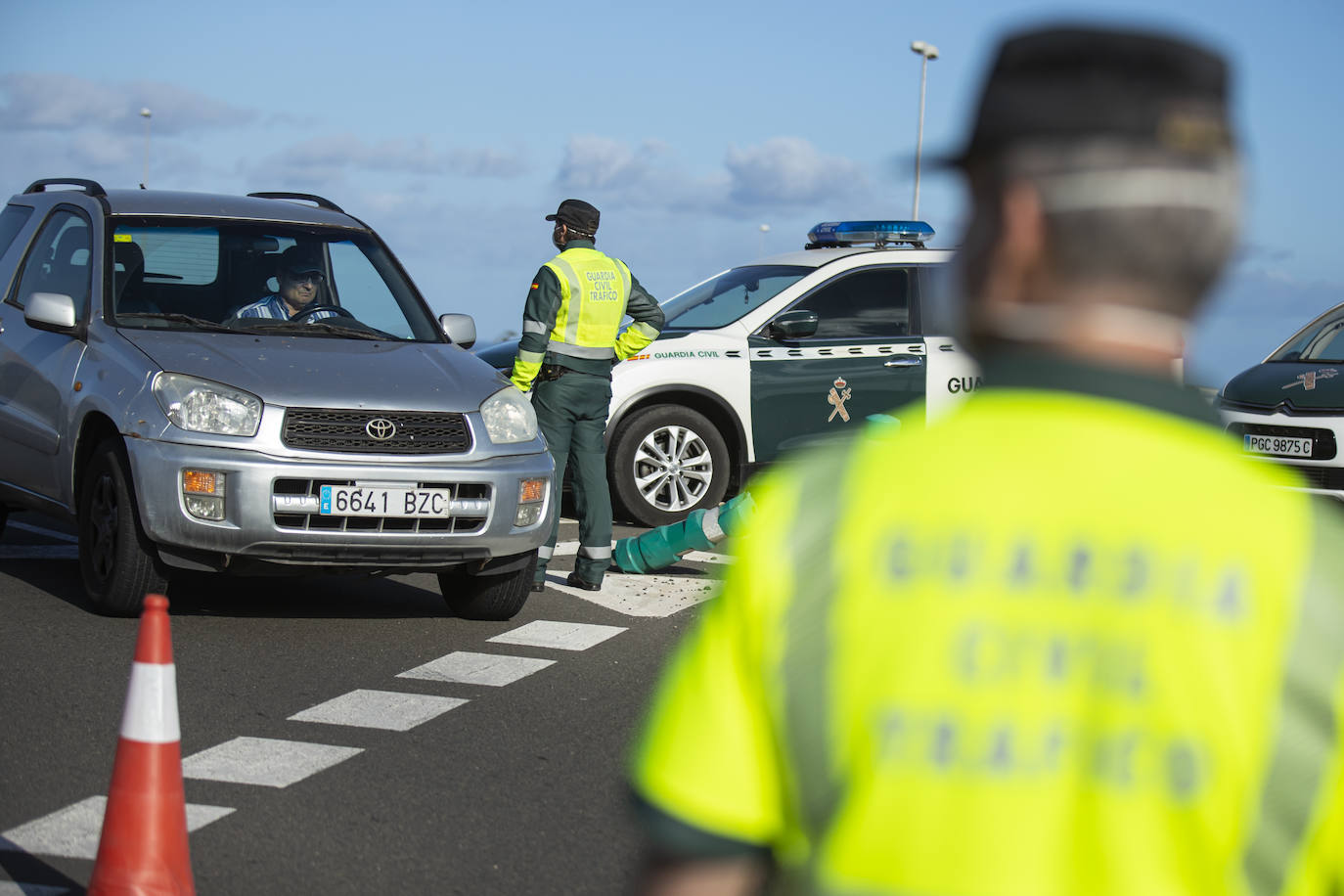 Vuelca un vehículo sin heridos en la carretera Tenerife 1