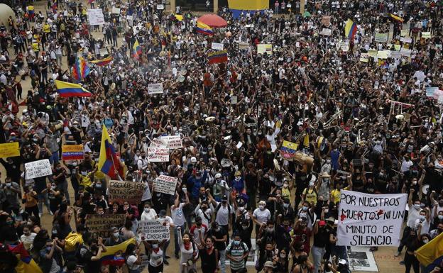 Fiscalía imputará a policías por 3 homicidios durante protestas en Colombia
