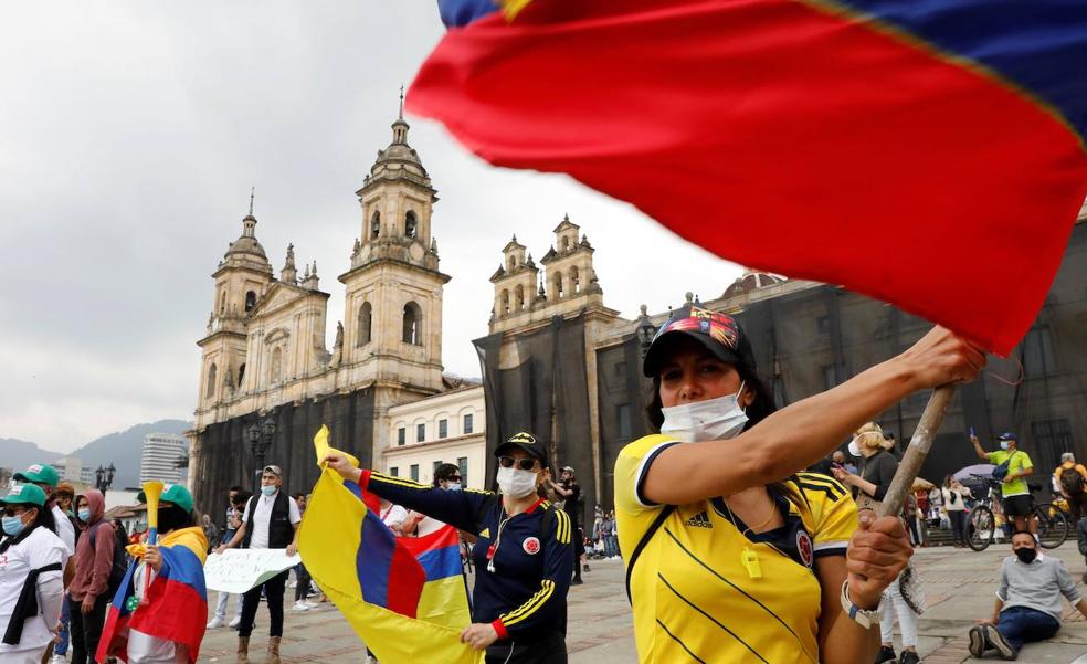 Duque pretende calmar Colombia pero ignora a los manifestantes