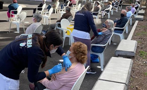 El 25,40% de los canarios ha recibido al menos una dosis de la vacuna contra el coronavirus