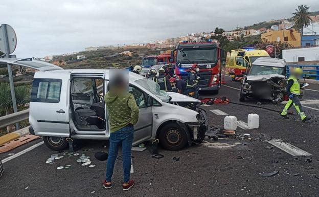 Tres heridos tras una colisión frontal en Icod de Los Vinos