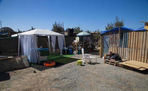 San Bartolomé criba cuántos de los alojados en El Pajar precisan ayuda