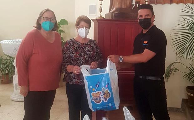 Toy Planet da juguetes a Cáritas Lanzarote