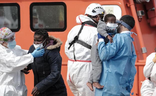 Canarias tutela ya a 2.700 menores no acompañados, un 18,4% más que en 2020