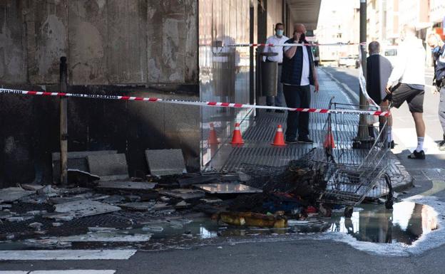 Sofocado un pequeño incendio en el exterior del Corte Inglés de Mesa y López