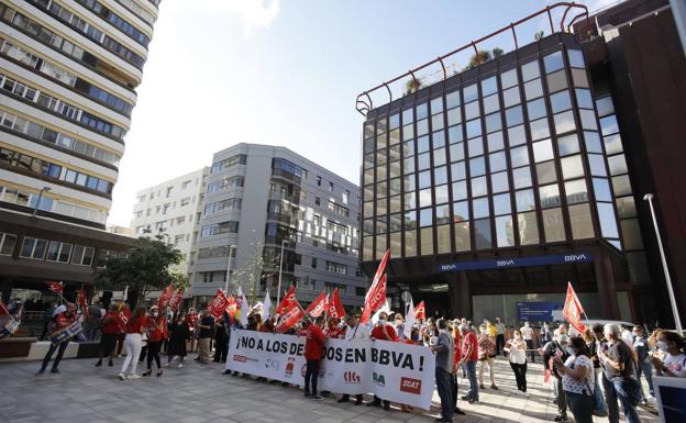 Protesta de los trabajadores del BBVA por el ERE masivo