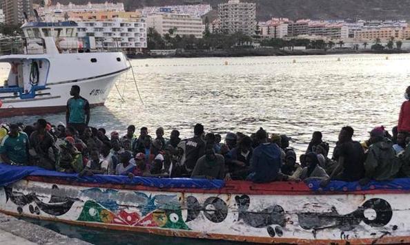 Rescatan un cayuco con 55 personas al sur de Tenerife