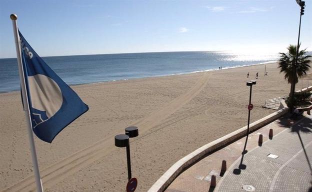 64 banderas azules lucirán este verano en Canarias