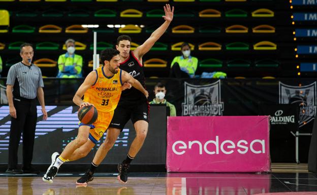 El Granca se reengancha al Playoff en Miribilla (71-92)