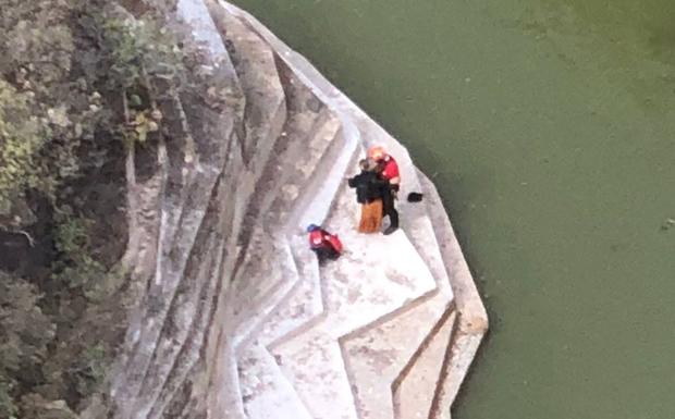 Evacuada en helicóptero una senderista herida junto a una presa en Firgas