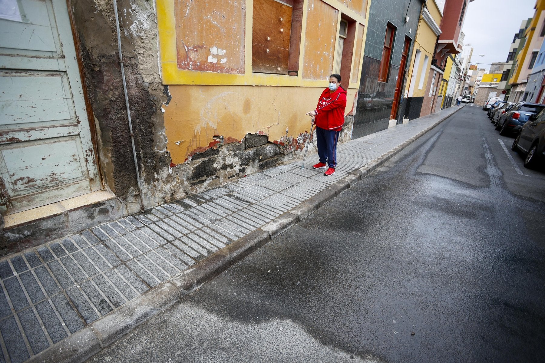 Sin abrir las ventanas por el mal olor y los mosquitos