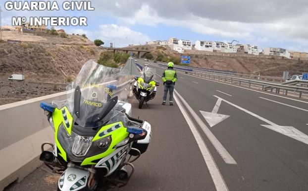 Conduce bajo los efectos del alcohol por la GC-200, en Mogán