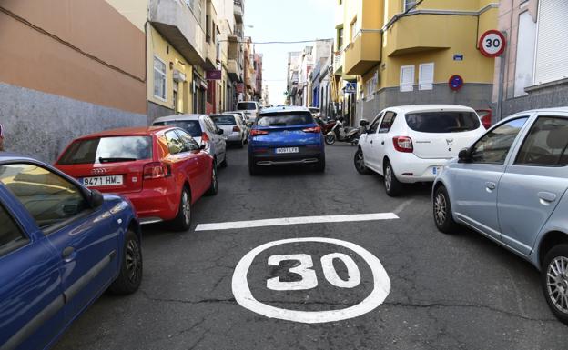 La aplicación del nuevo límite de 30 kilómetros por hora se aplica en 2.000 calles de la ciudad