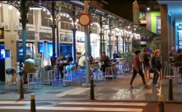 Así era el ambiente en el mercado del puerto este jueves por la noche