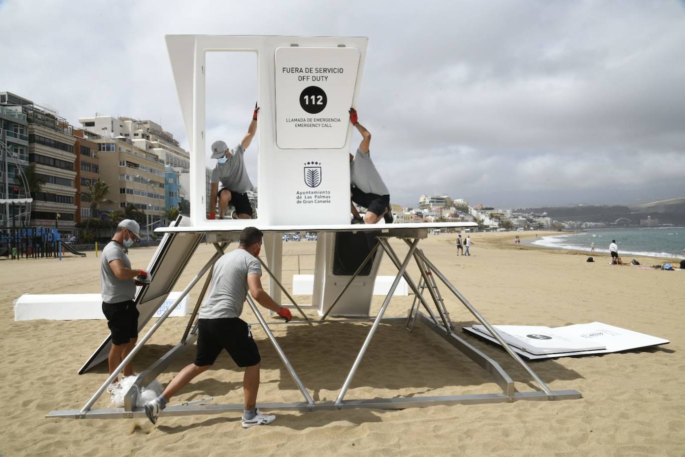 Las tres playas de la capital cuentan con nuevas torres de vigilancia