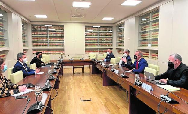 El Gobierno agilizará la transferencia de recursos estatales para la MetroGuagua