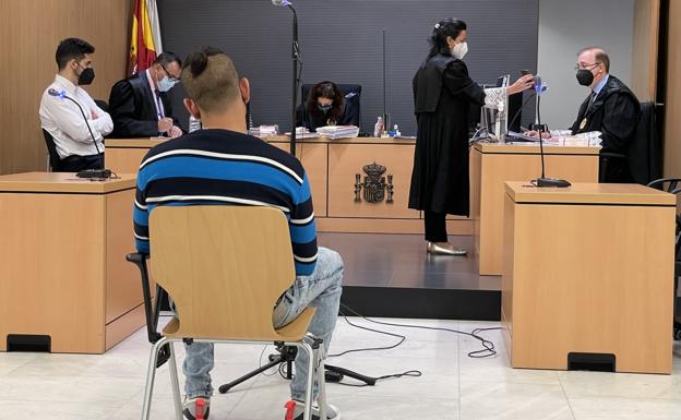 Condenan a 16 años y medio a un tipo que apuñaló a tres personas