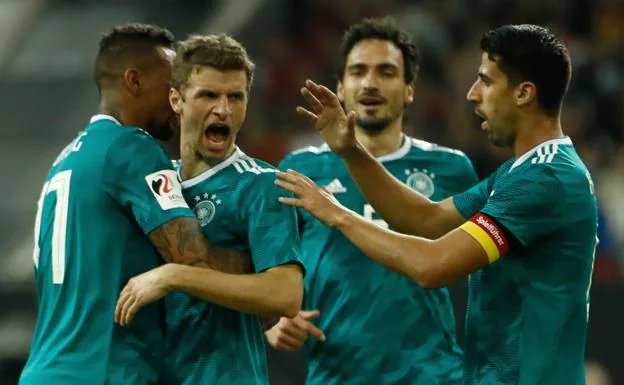 Müller y Hummels vuelven con Alemania dos años después