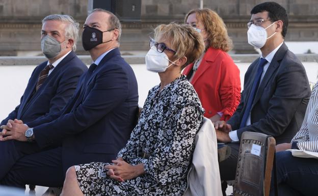 El PSOE baraja presentar a Elena Máñez al Ayuntamiento capitalino