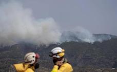 El incendio de Arico abarca 1.100 hectáreas y preocupa el flanco de Granadilla