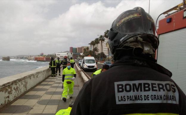 Cierran un carril de la Avenida Marítima por riesgo de socavón