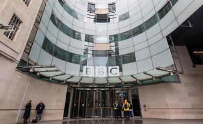 La crisis de la BBC por la entrevista a Diana se cobra las primeras bajas