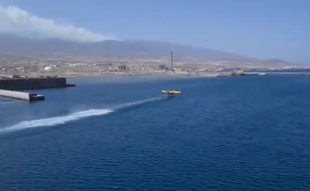 El oleaje dificulta el trabajo de los hidroaviones