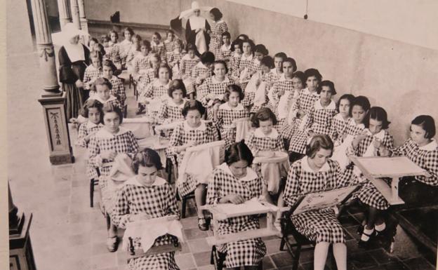 Repaso visual a un siglo clave en las aulas de Canarias